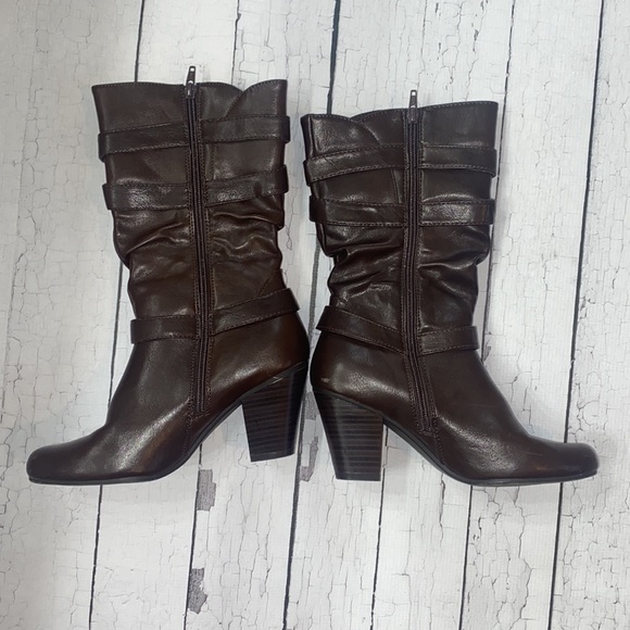 Brown Heel Boots - Picture 6 of 7